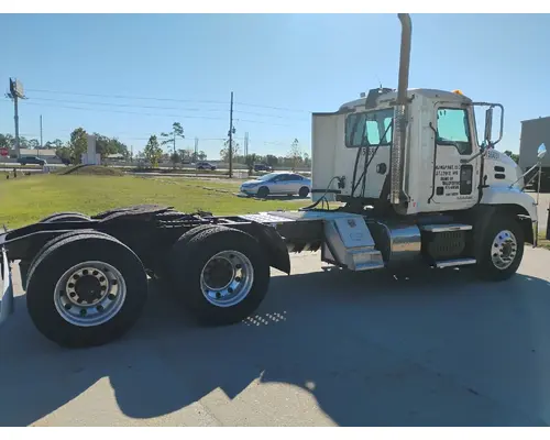MACK CXU613 Complete Vehicle