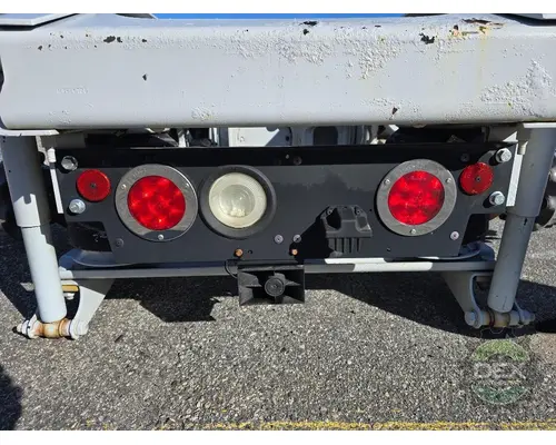 MACK CXU613 Cutoff Assembly (Housings & Suspension Only)