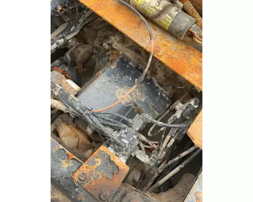 MACK CXU613 Cutoff