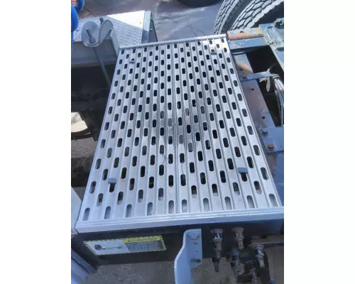 MACK CXU613 DECK (CATWALK) STEP