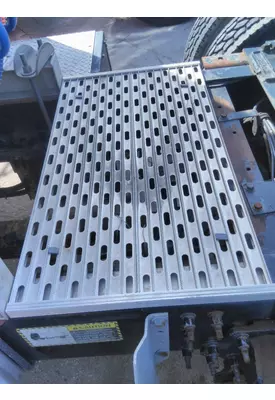 MACK CXU613 DECK (CATWALK) STEP