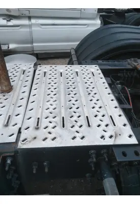 MACK CXU613 DECK (CATWALK) STEP