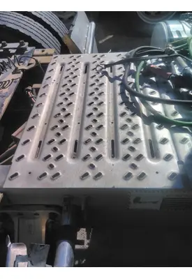 MACK CXU613 DECK (CATWALK) STEP