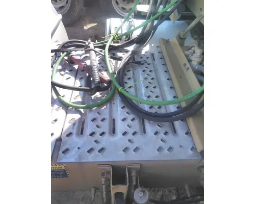 MACK CXU613 DECK (CATWALK) STEP