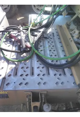 MACK CXU613 DECK (CATWALK) STEP