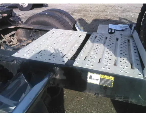 MACK CXU613 DECK (CATWALK) STEP