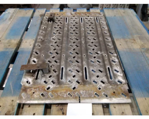 MACK CXU613 DECK (CATWALK) STEP