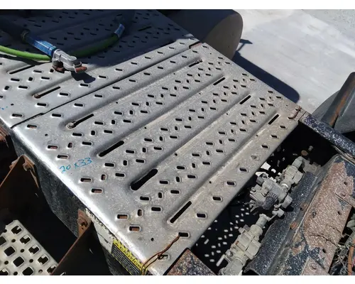 MACK CXU613 DECK (CATWALK) STEP