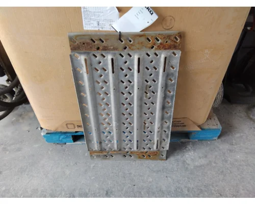 MACK CXU613 DECK (CATWALK) STEP