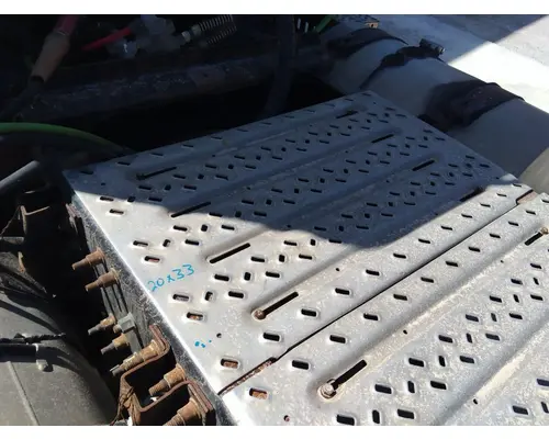 MACK CXU613 DECK (CATWALK) STEP
