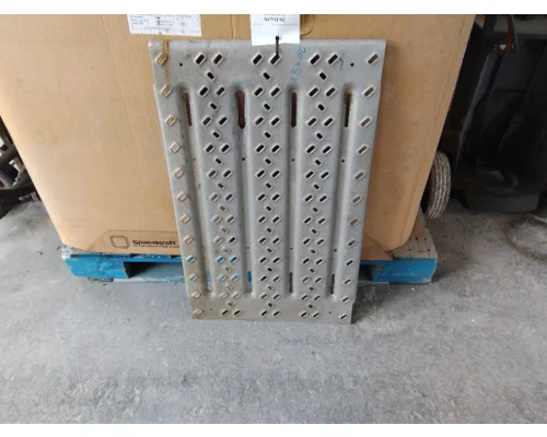 MACK CXU613 DECK (CATWALK) STEP