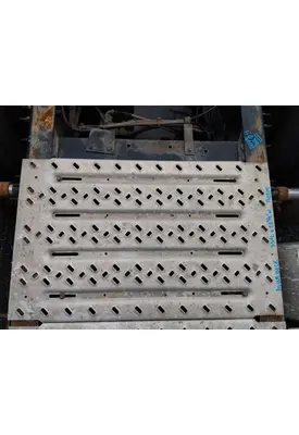 MACK CXU613 DECK (CATWALK) STEP