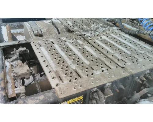 MACK CXU613 DECK (CATWALK) STEP