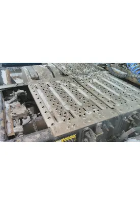 MACK CXU613 DECK (CATWALK) STEP