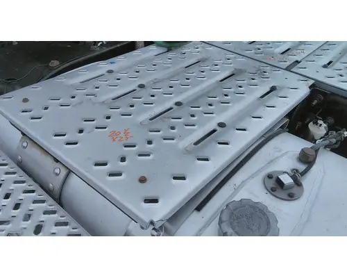 MACK CXU613 DECK (CATWALK) STEP