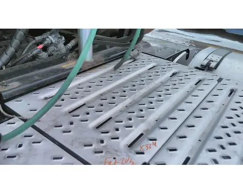 MACK CXU613 DECK (CATWALK) STEP