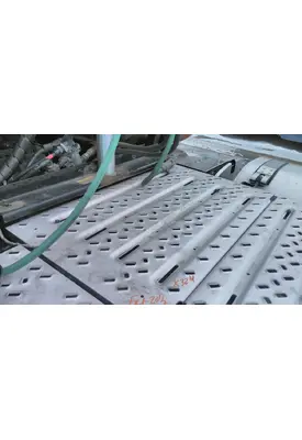 MACK CXU613 DECK (CATWALK) STEP