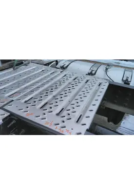 MACK CXU613 DECK (CATWALK) STEP