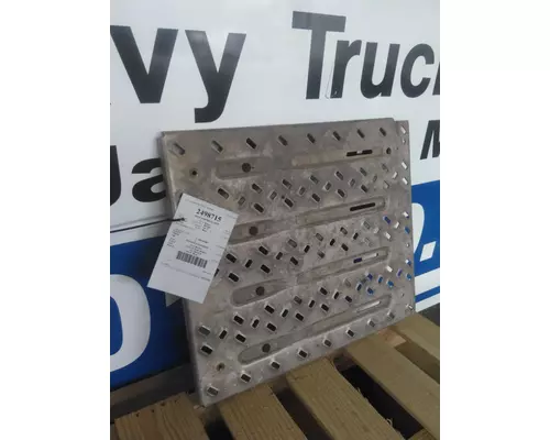 MACK CXU613 DECK (CATWALK) STEP