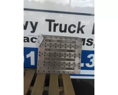 MACK CXU613 DECK (CATWALK) STEP