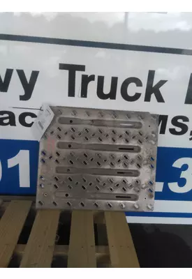 MACK CXU613 DECK (CATWALK) STEP