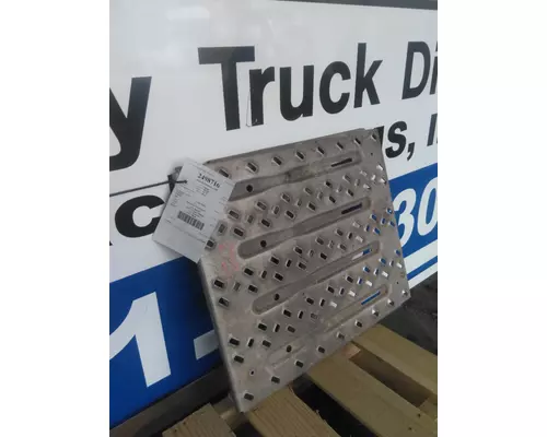 MACK CXU613 DECK (CATWALK) STEP