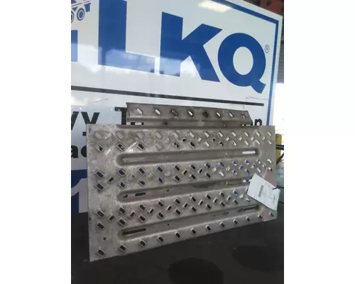 MACK CXU613 DECK (CATWALK) STEP