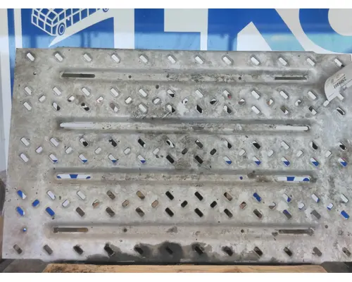 MACK CXU613 DECK (CATWALK) STEP