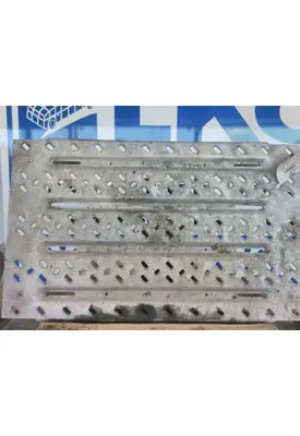 MACK CXU613 DECK (CATWALK) STEP