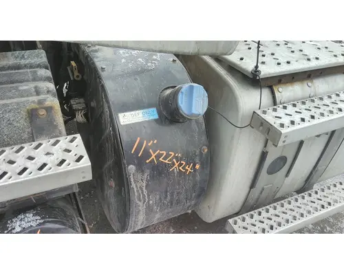 MACK CXU613 DEF TANK