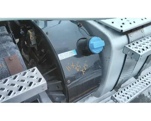MACK CXU613 DEF TANK