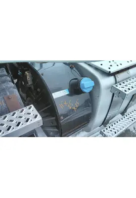 MACK CXU613 DEF TANK