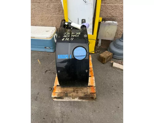 MACK CXU613 DEF Tank