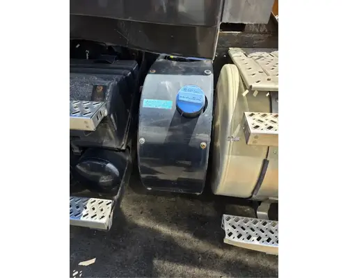 MACK CXU613 DEF Tank