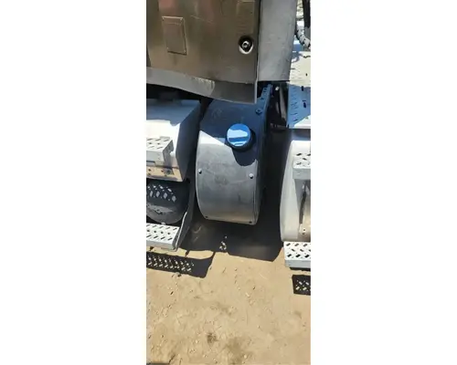 MACK CXU613 DEF Tank