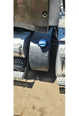 MACK CXU613 DEF Tank