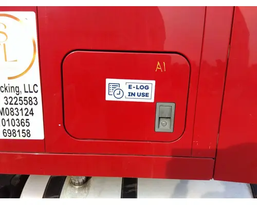 MACK CXU613 DOOR, COMPARTMENT