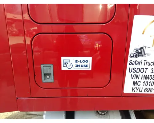 MACK CXU613 DOOR, COMPARTMENT