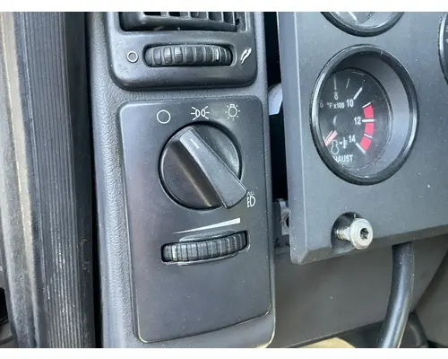 MACK CXU613 DashConsole Switch