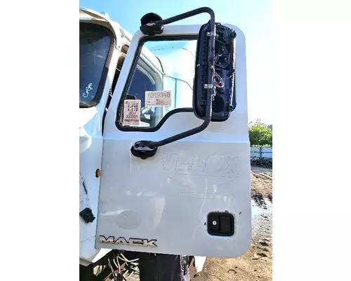 MACK CXU613 Door Assembly, Front