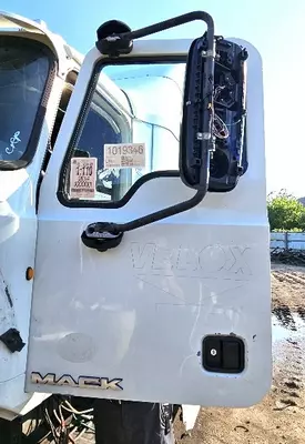 MACK CXU613 Door Assembly, Front