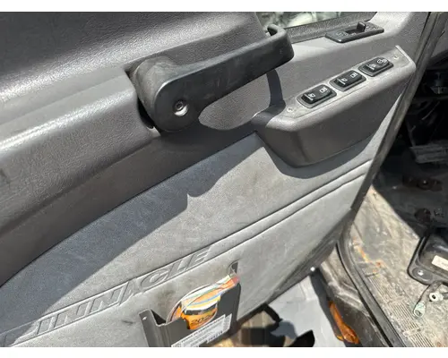 MACK CXU613 Door Assembly, Front