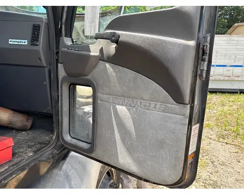 MACK CXU613 Door Assembly, Front