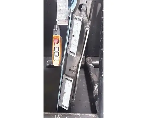 MACK CXU613 Door Assembly, Front