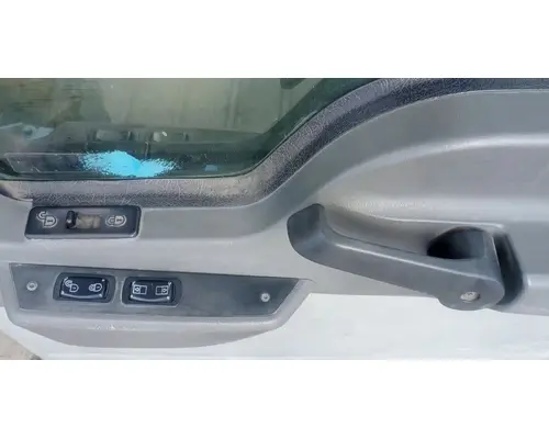 MACK CXU613 Door Assembly, Front