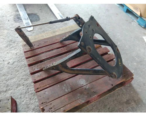 MACK CXU613 EXHAUSTMUFFLER BRACKET