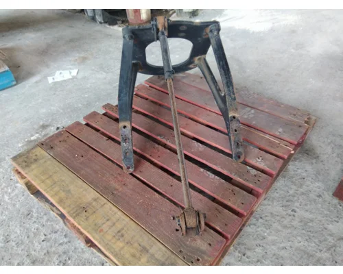 MACK CXU613 EXHAUSTMUFFLER BRACKET