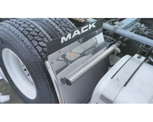 MACK CXU613 FENDER, QUARTERHALF REAR