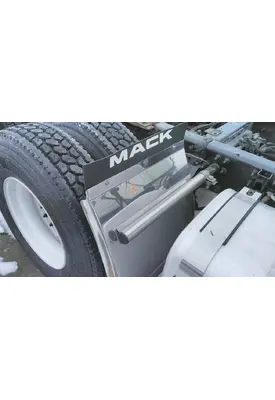 MACK CXU613 FENDER, QUARTER/HALF REAR