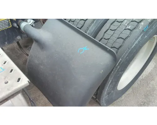 MACK CXU613 FENDER, QUARTERHALF REAR